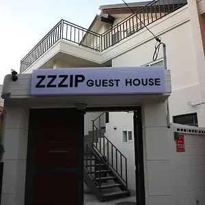Hostal Zzzip In Hongdae, Seúl