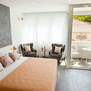 Rose Gold & With Balcony Maison d'hôtes Split